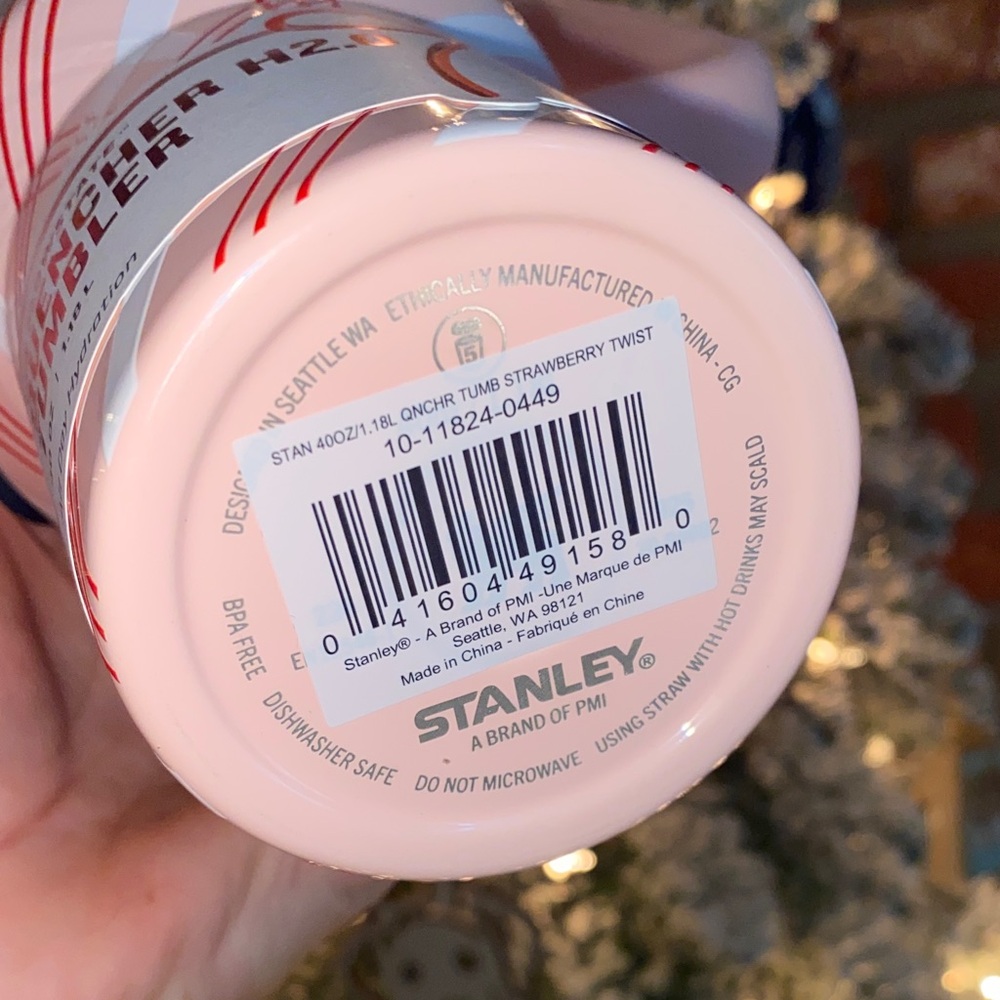 Stanley‎ Candy Cane Striped Holiday Exclusive Tumbler in Strawberry Twist - Picture 4 of 5